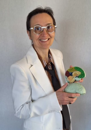 Portrait-jocelyne-veste-blanche