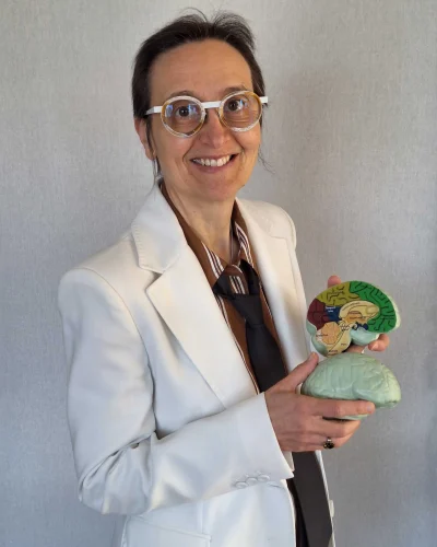 Portrait-jocelyne-veste-blanche